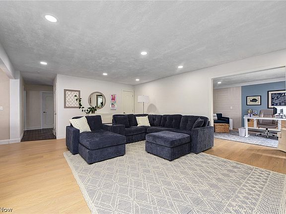 4th image of 30650 Atlanta Ln