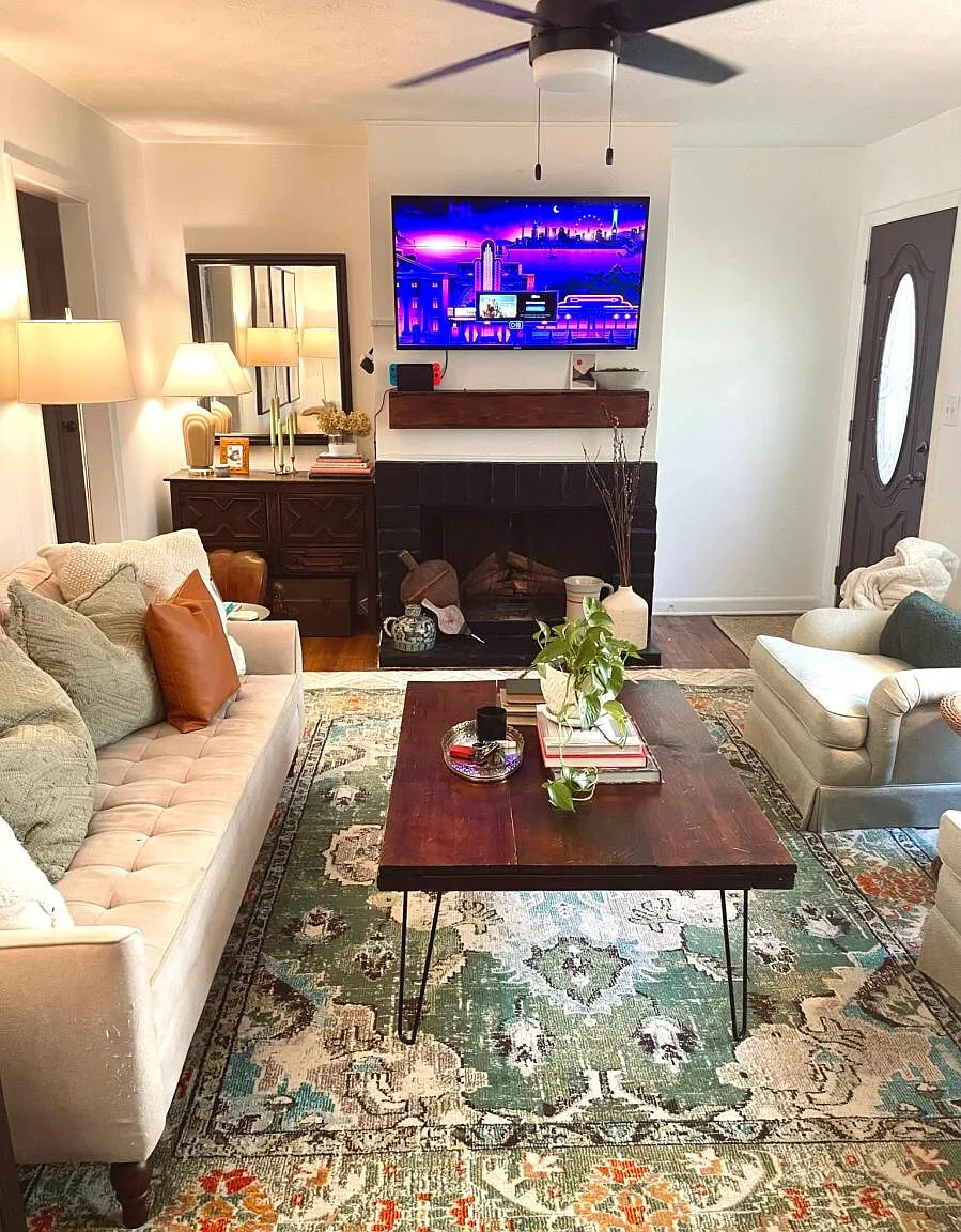 2081 Jordan Ter NE — Photo 1