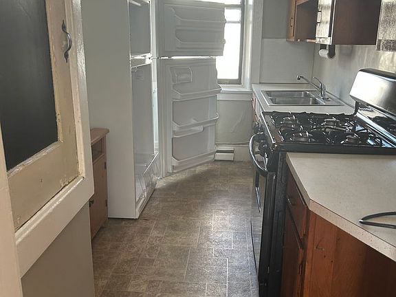 3rd image of 25 W Pomfret St #12