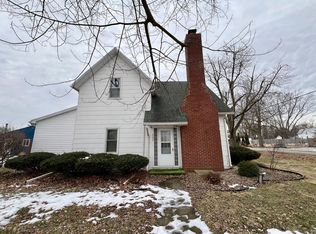 302 Dickson St, Sidell, IL 61876