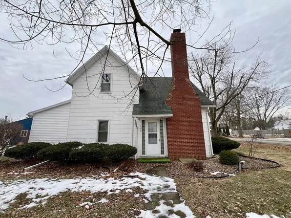 302 Dickson St, Sidell, IL 61876
