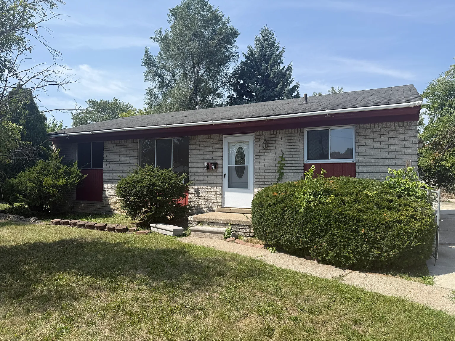 3 bed, 1094 sqft, $1,400 — Photo 2