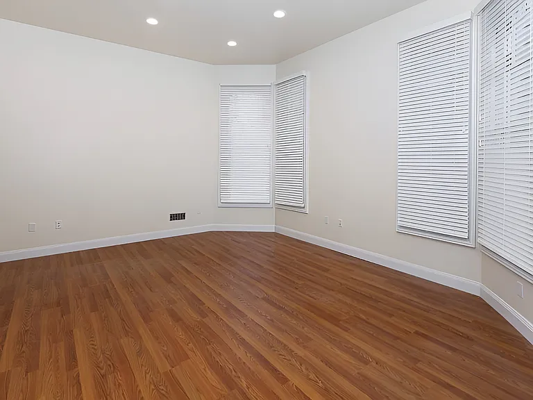 1150 S Van Ness Ave #1150 — Photo 3