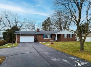 10377 Grafton Rd, Carleton, MI 48117