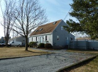 14 Hope Ave, Portsmouth, RI 02871