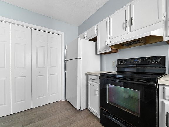 3rd image of 624 Wilson St #710