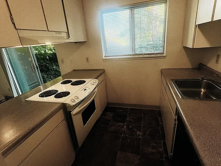 8753 SE Flavel St #8753 — Photo 7