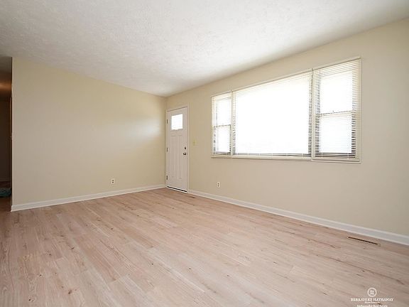 3rd image of 1621 Denby Pl