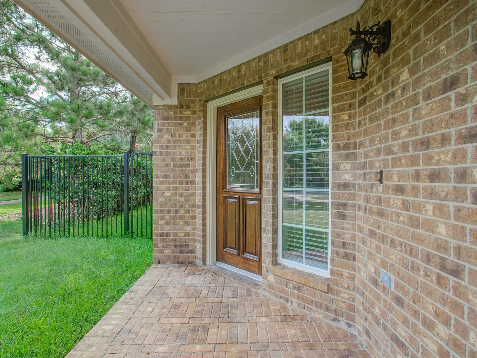 3 bed, 2.0 bath, 1936 sqft, $2,699 — Photo 3