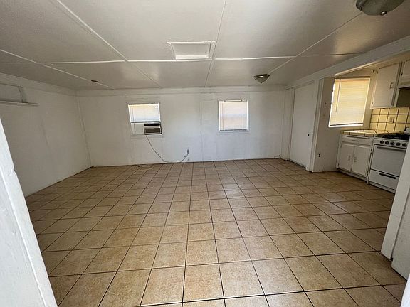 2nd image of 729 Knotts St #1/2