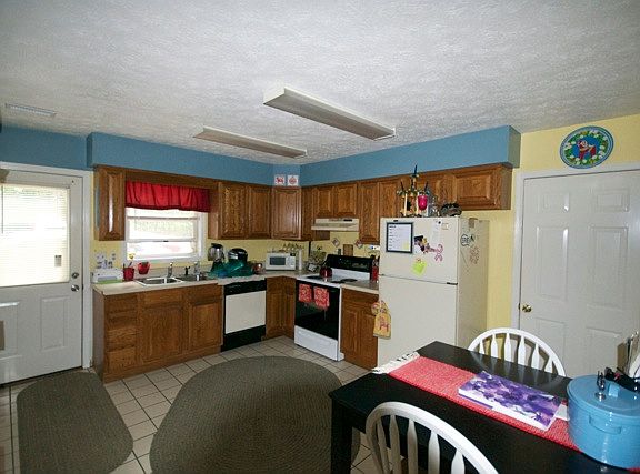 3rd image of 3315 Sandy Dr APT C