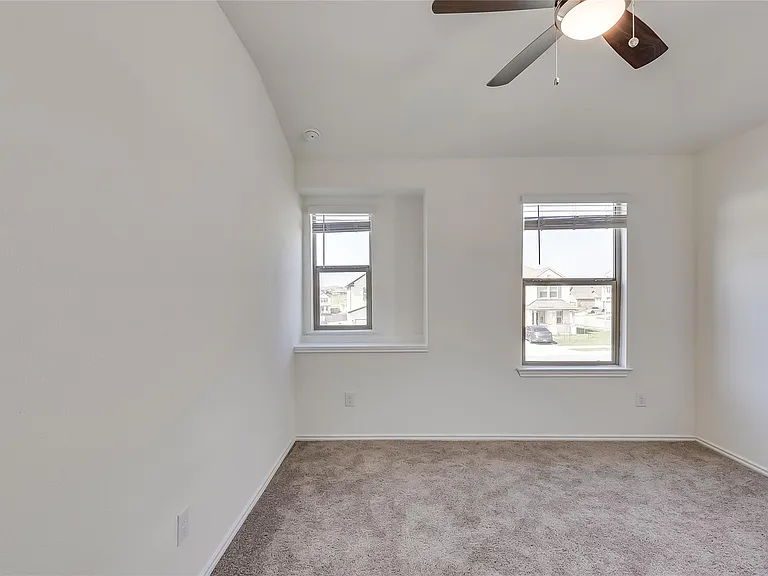 105 Clematis Ct — Photo 23