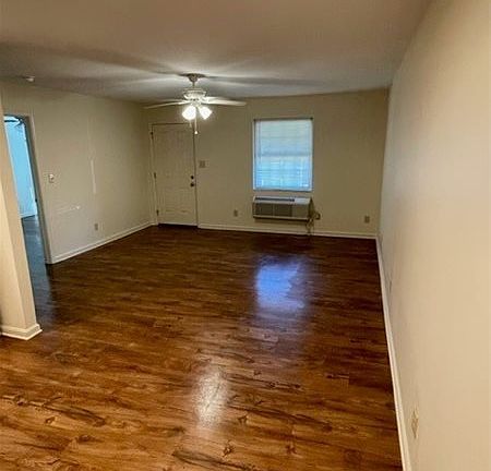 5th image of 935 E 9th Ave APT B
