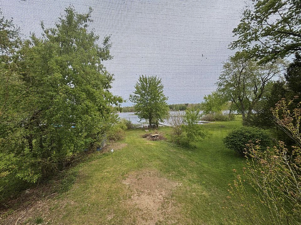 2nd image of 46706 Broadway