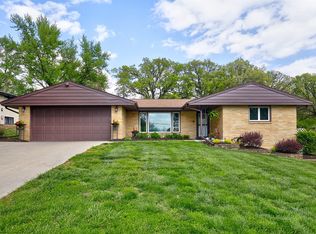6735 NW Timberline Dr, Des Moines, IA 50313