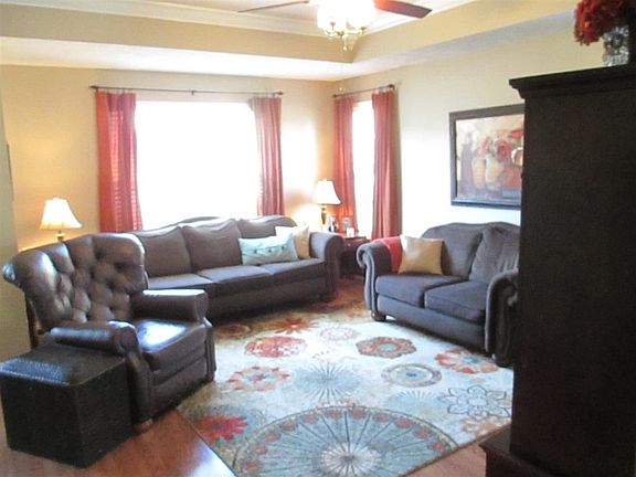 3rd image of 210 Evergreen Ct