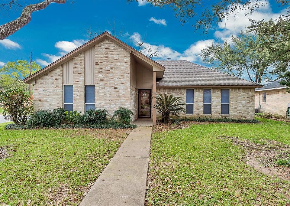 1st image of 2532 Village Circle Dr