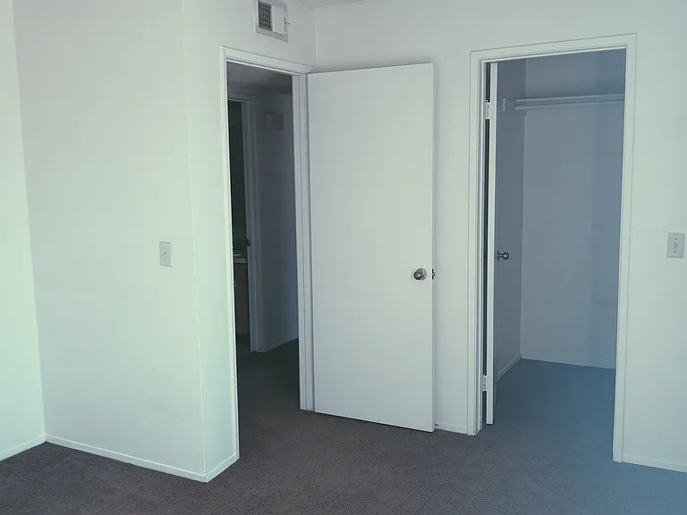 Bayfield Apartments — Photo 16