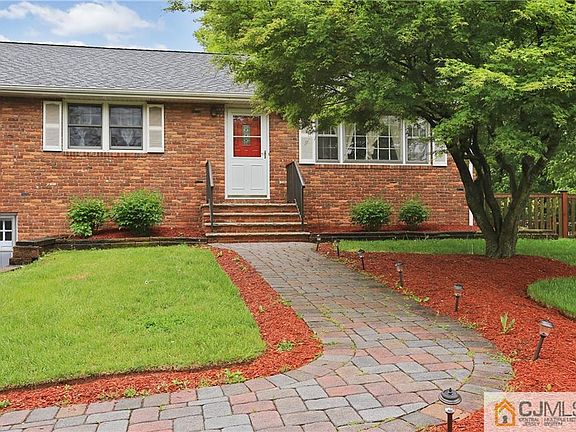 2nd image of 1 Lake Park Dr NE