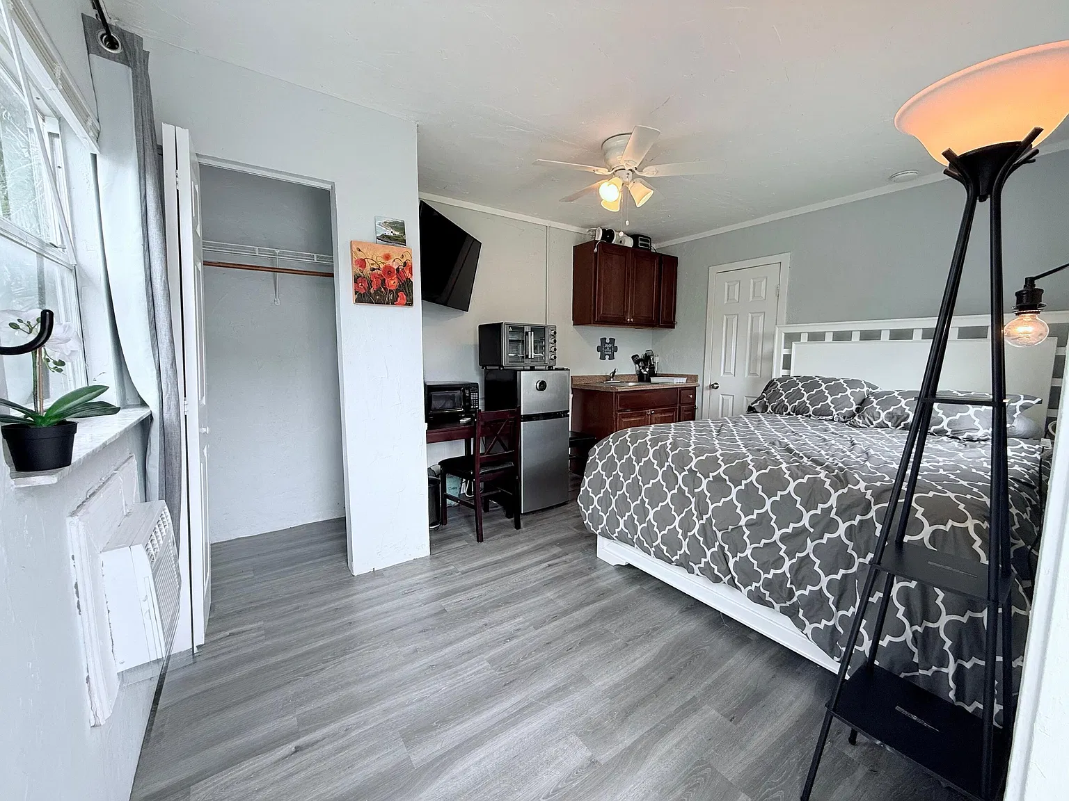 Studio, 1.0 bath, 300 sqft, $1,395 — Photo 1
