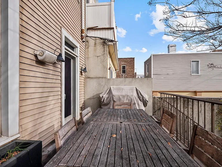 160 Ainslie St #1 — Photo 36