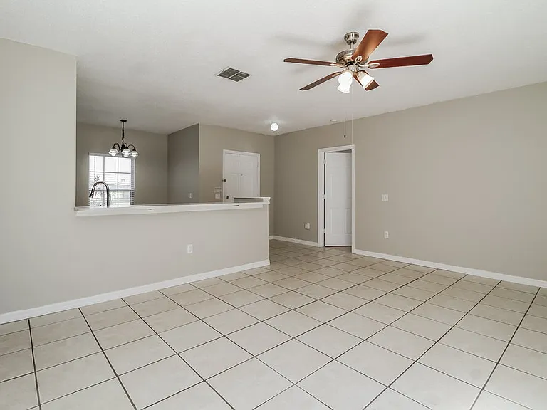 1005 Dudley Dr — Photo 5