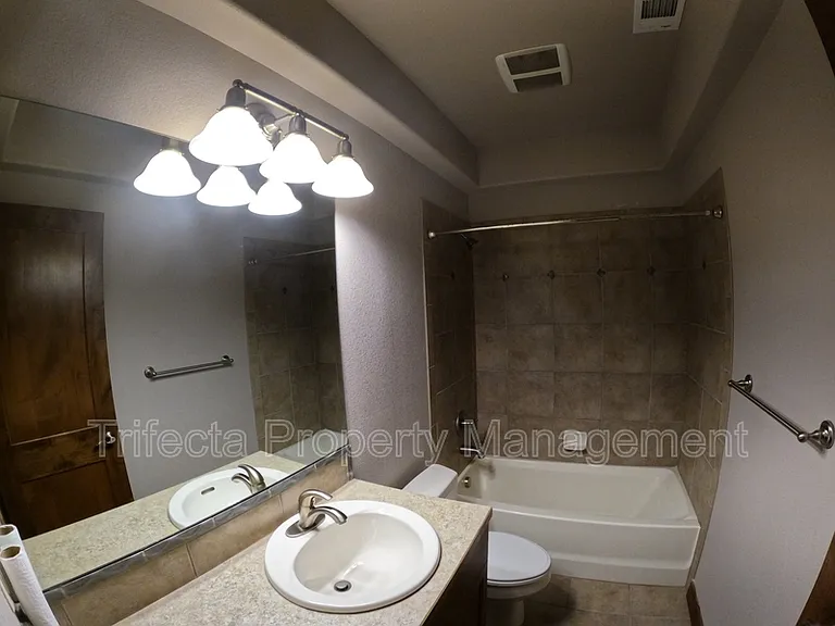 1032 Hessen Dr — Photo 24