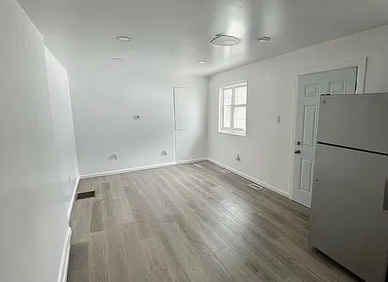 1 bed, 1.5 bath, 430 sqft, $1,100 — Photo 3