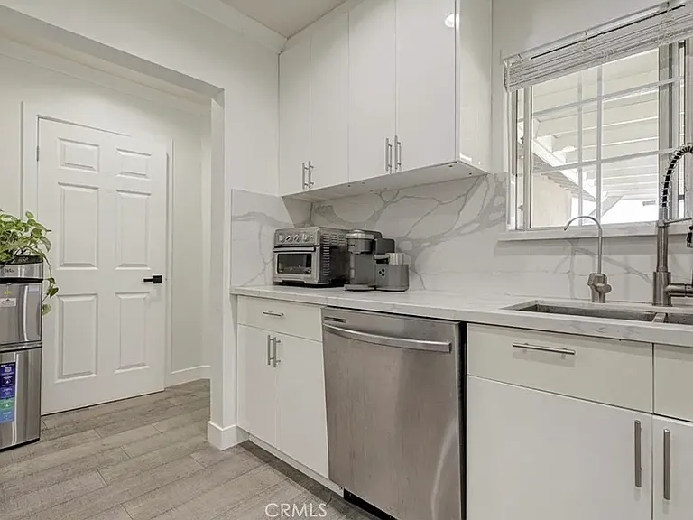 9261 Lev Ave — Photo 7