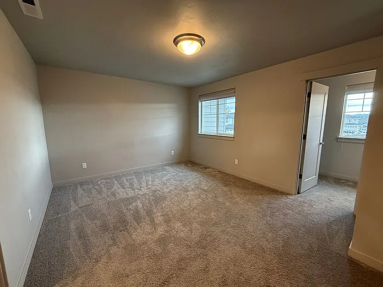 2366 NE Victor Pl — Photo 13