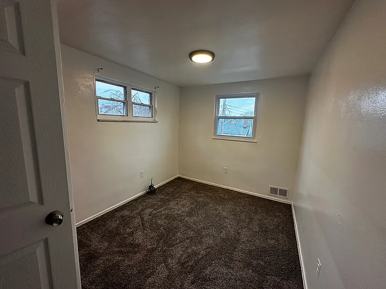 1611 Oakhurst St — Photo 9