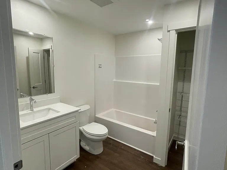 2326 Cross Creek St #F — Photo 7