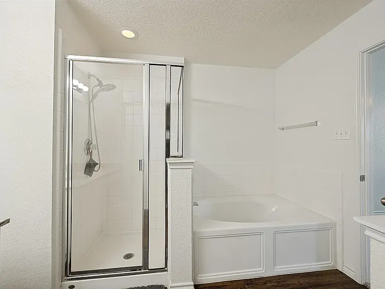 8013 Hidden Oaks Dr — Photo 17
