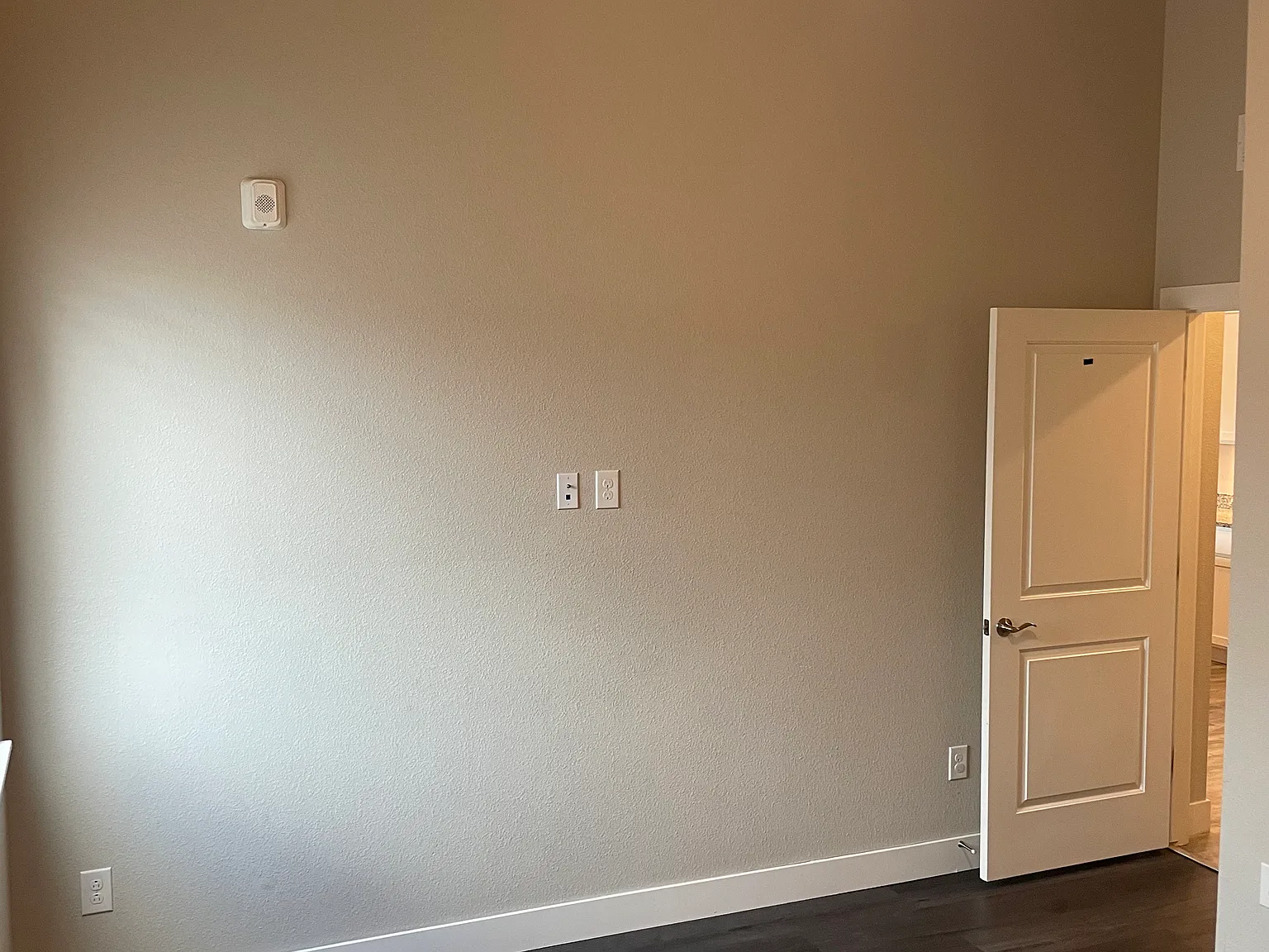 2 bed, 1110 sqft, $2,400 — Photo 2