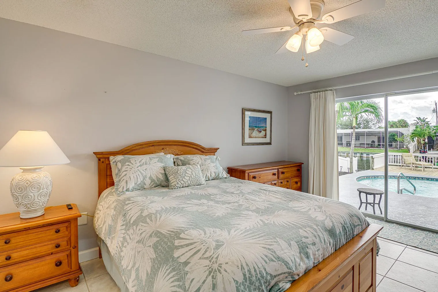 3 bed, 2.0 bath, 1894 sqft, $5,709 — Photo 4
