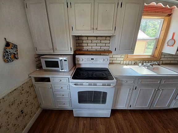 4th image of 2251 Albert St