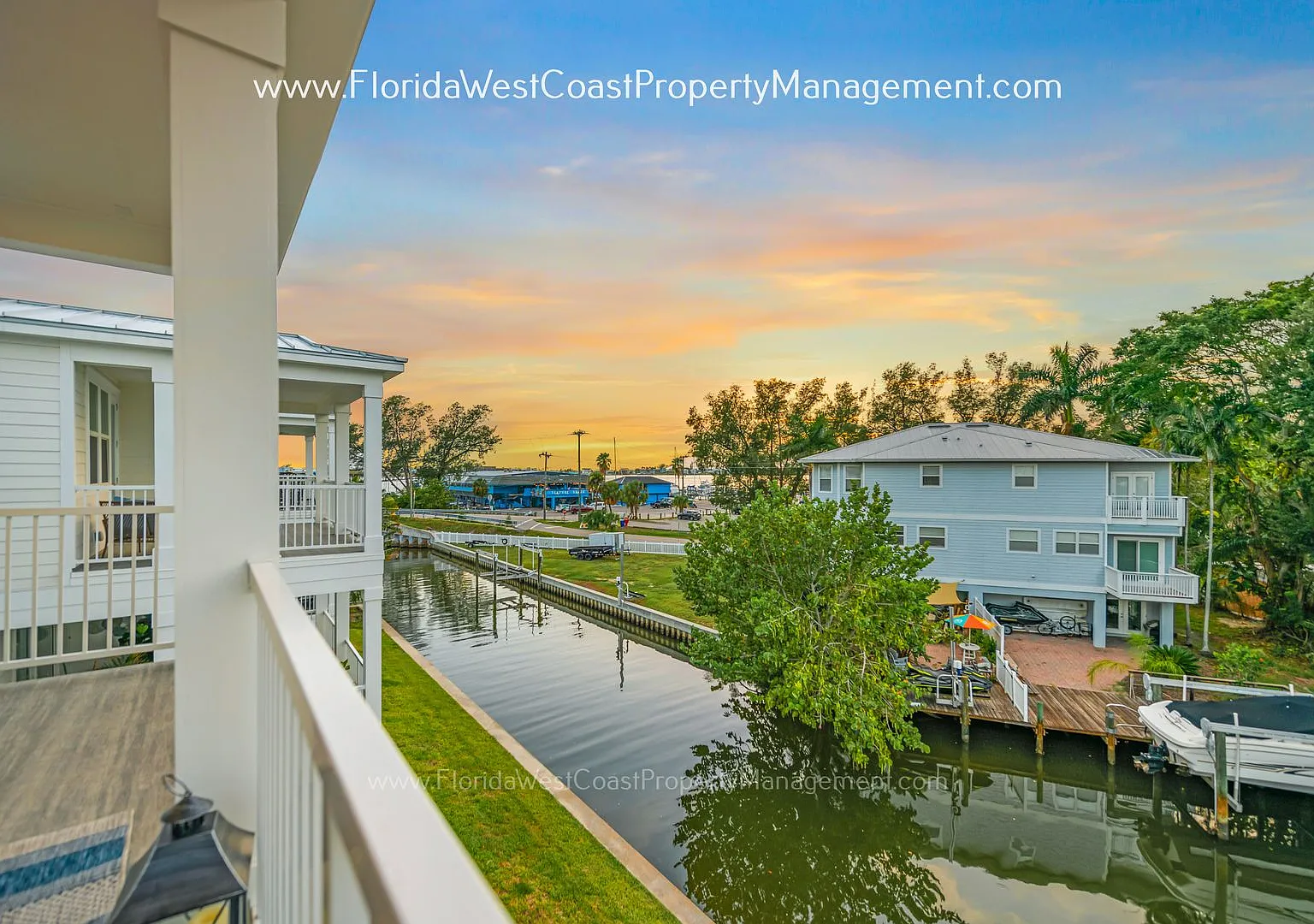 Stunning Furnished Canal Home Moments To Anna Maria Island! Long Term Lease! True Florida Coastal... — Photo 2