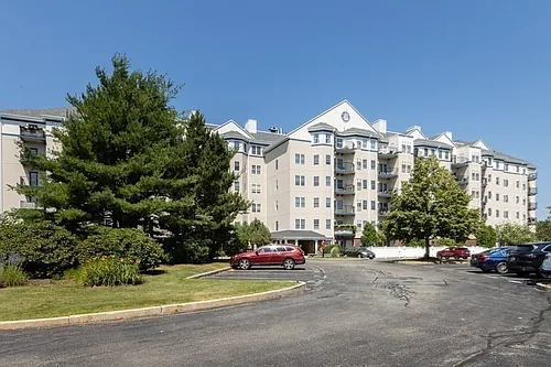 10 Seaport Dr Photo 1