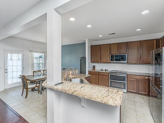 5th image of 127 Longford Dr