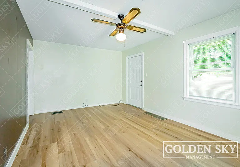 1115 W Bethel Ave — Photo 10