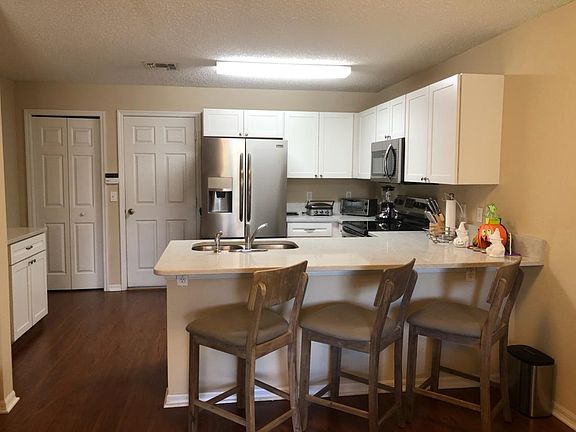 Kitchen, all new stainless steel appliances