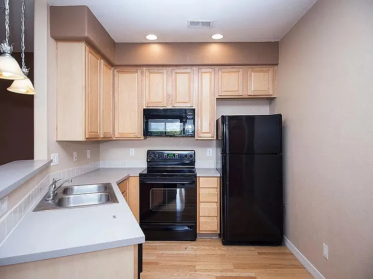 5220 Boardwalk Dr #F33 — Photo 10