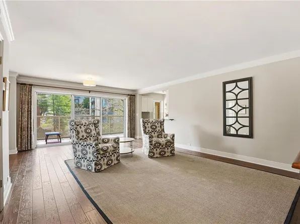 310 W 49th St APT 304, Kansas City, MO 64112