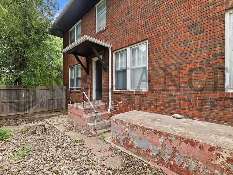 101 N Belmont Ave — Photo 11