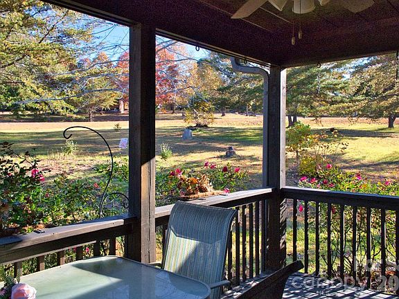 3rd image of 543 Moonlight Pass