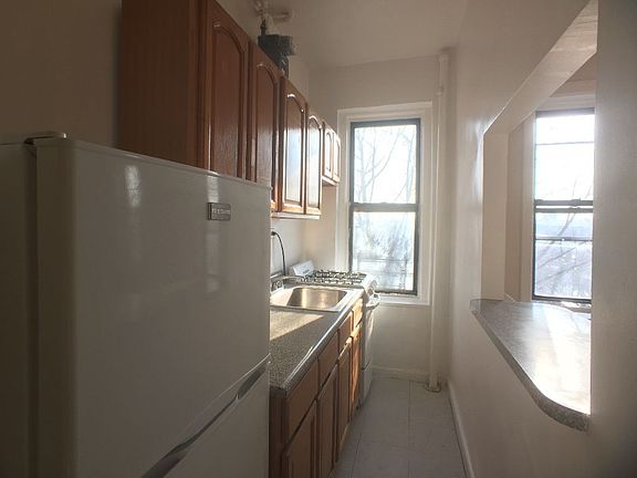 2nd image of 114 W 238th St APT 6I