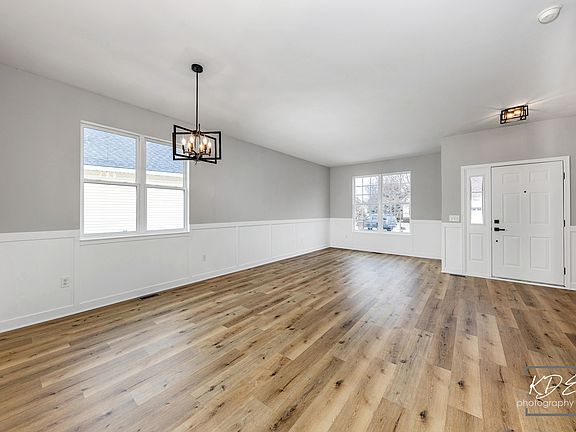 5th image of 733 S Mecosta Ln