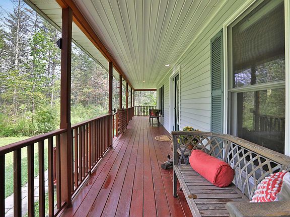 3rd image of 44 Kleinekill Drive