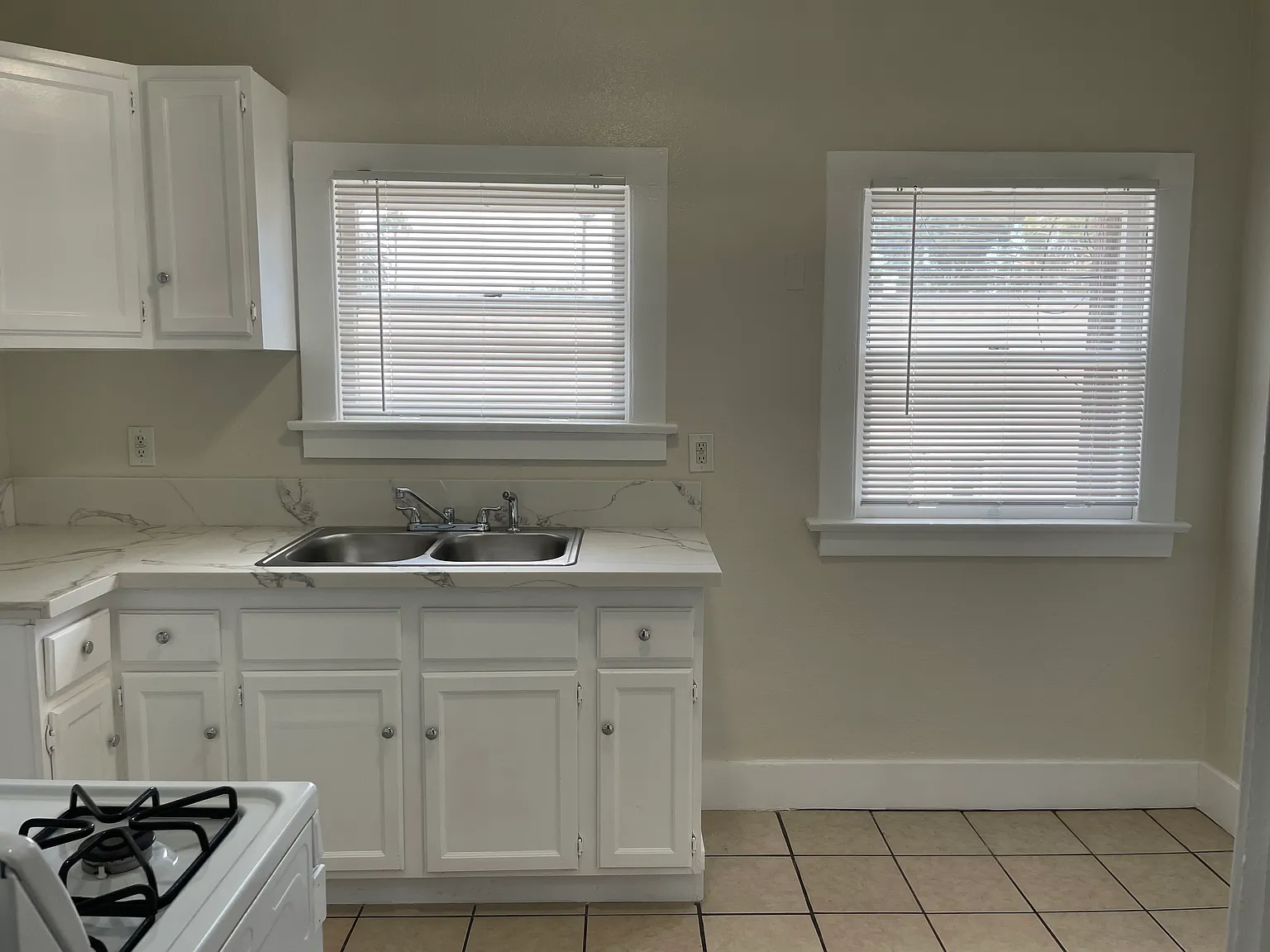 2 bed, 700 sqft, $2,100 — Photo 2