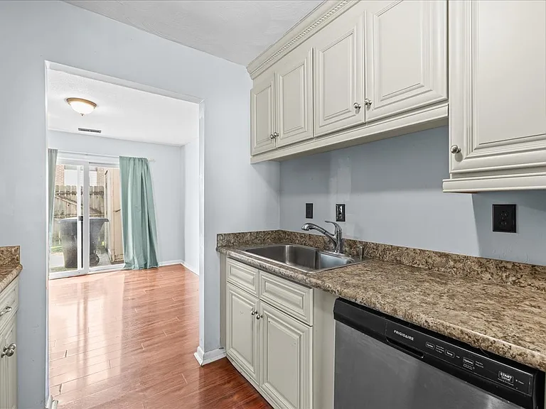 5021 Clairmont Ct — Photo 22